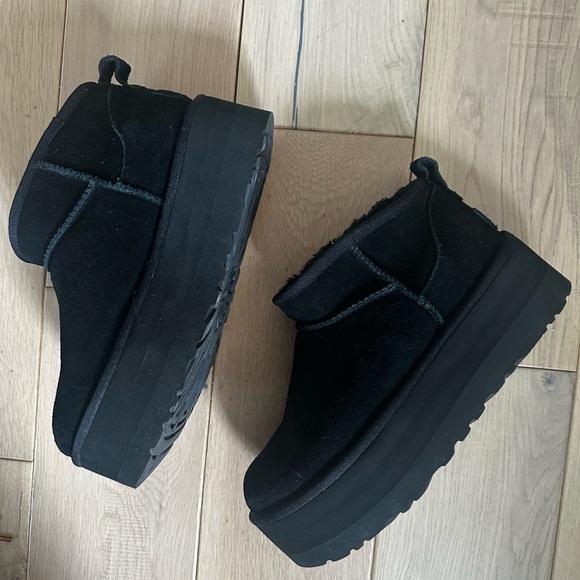 UGG Classic Ultra Mini Platform - Picture 11 of 11